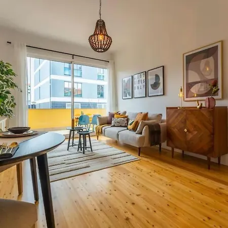Modern Apartment *