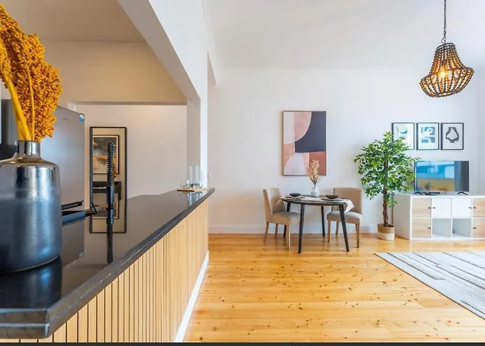 Modern * フンシャル